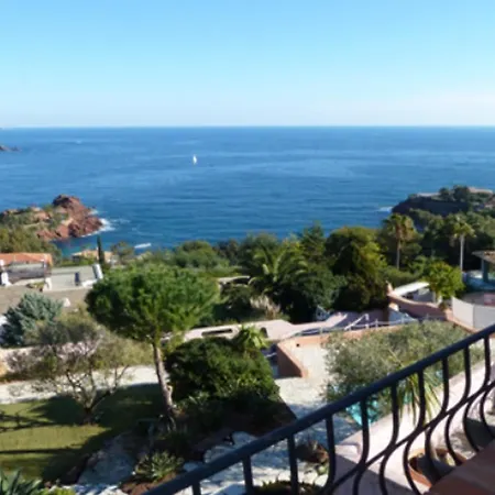 De 4 Chambres Avec Vue Sur La Mer Piscine Privee Et Jardin Clos A Saint Raphael A 2 Km De La Plage Villa